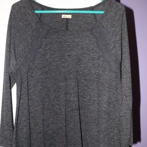 Grey long sleeve tee